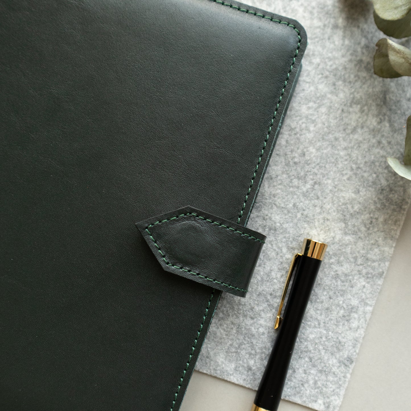 Elegant A5 Leather Notebook – Classic Green